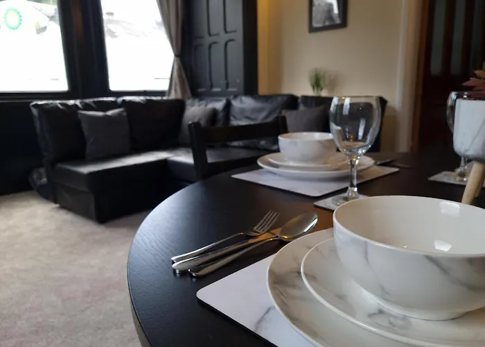 Entire Holiday Home With Free Parking & Fast Wifi